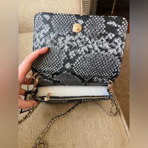 Bebe purple snakeskin crossbody purse with chain strap - Picture 4 of 6